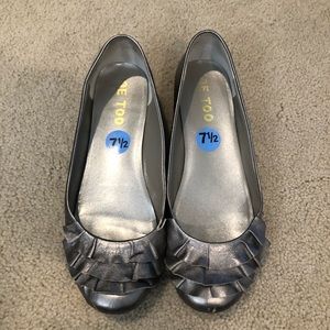 Me too silver ruffled flats